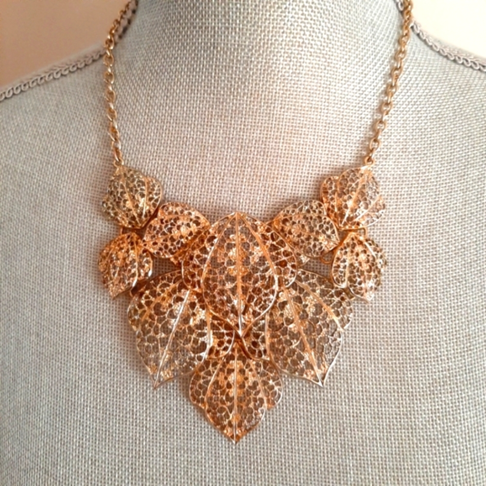 Vintage Intricate Leaf Style Necklace